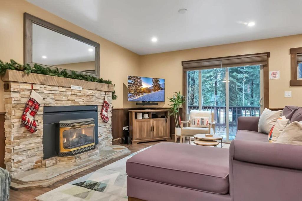 3BD with Hot Tub Two Minutes from King Beach, Tahoe Vista