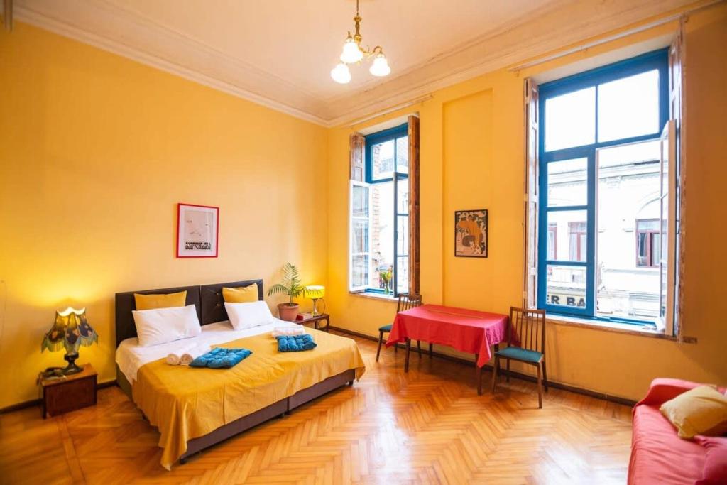 Stylish Apartment In Historic Building, Batumi