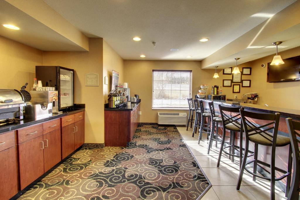 Cobblestone Inn & Suites - Hartington photo