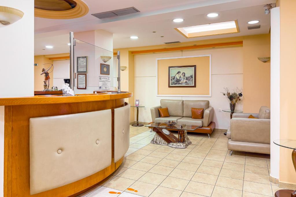 Front desk [24-hour]