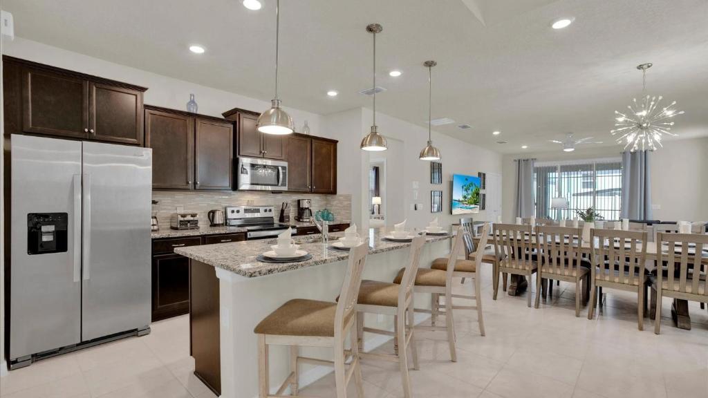 Seven Oaks, Davenport