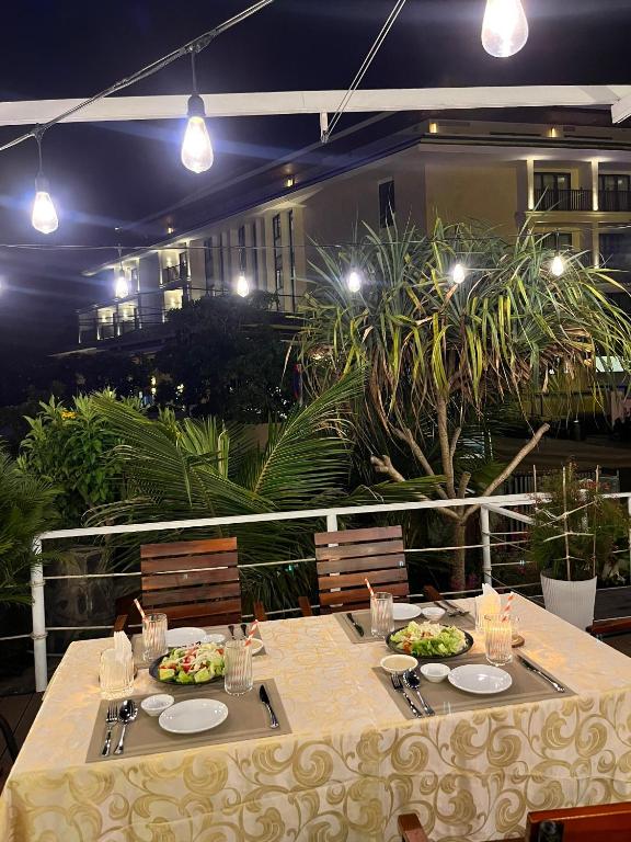 コン ダオ タン ソン ニャット ホテル (Con Dao Tan Son Nhat Hotel) レストラン