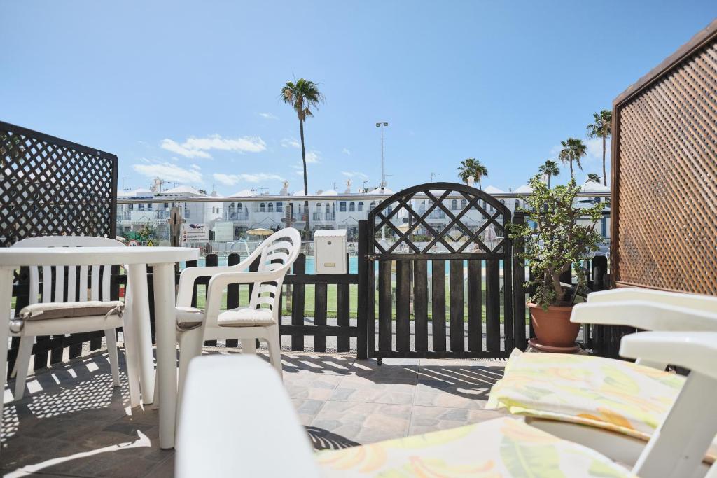 Delightful Bungalow Playmar: Comfort and Convenience in Maspalomas, Steps Away from Shopping Centers and Beaches - 4