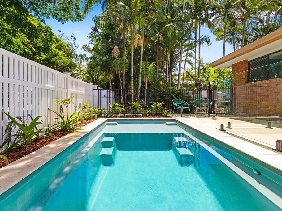 Pet Friendly Spacious Home with Lush Gardens, Pool Sunshine coast, Pacific Paradise 