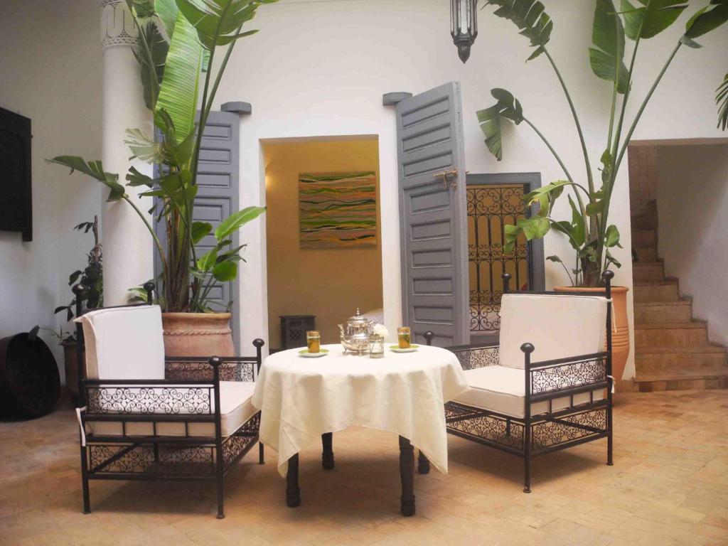 Riad Linda photo