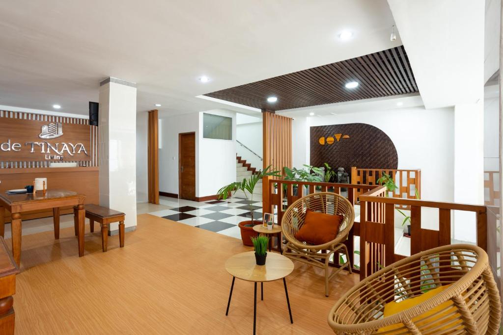 Cove De Tinaya, Legian