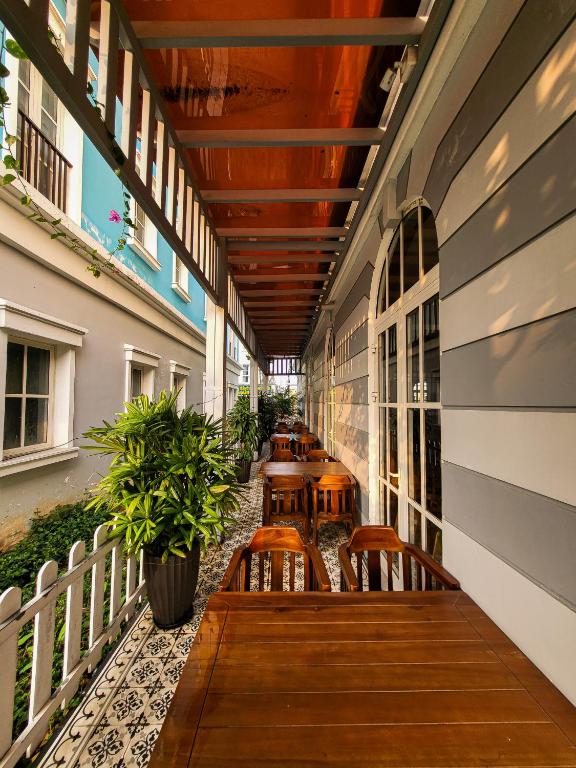 Lavian Hotel
