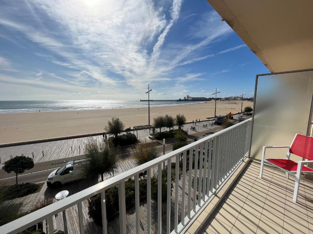 Appartement T3 avec balcon, garage et cuisine équipée - FR-1-197-417 - 2
