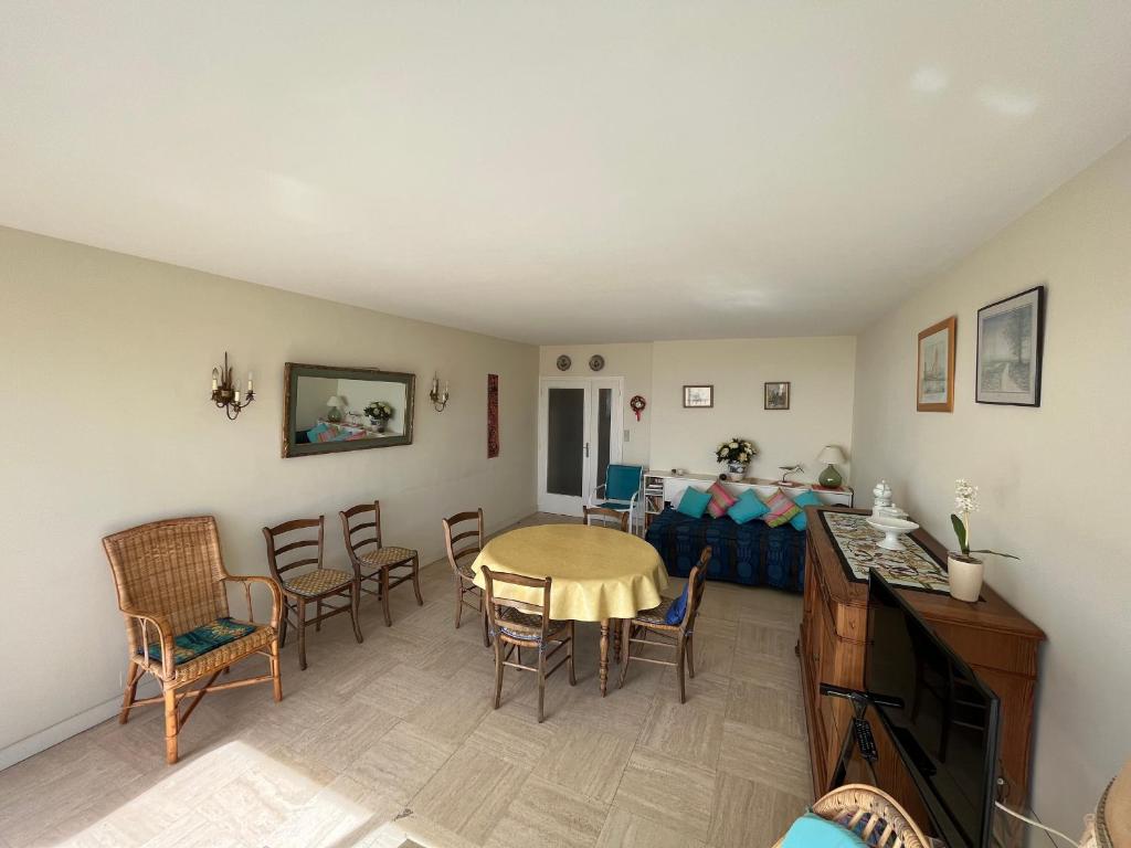 Appartement T3 avec balcon, garage et cuisine équipée - FR-1-197-417 - 4