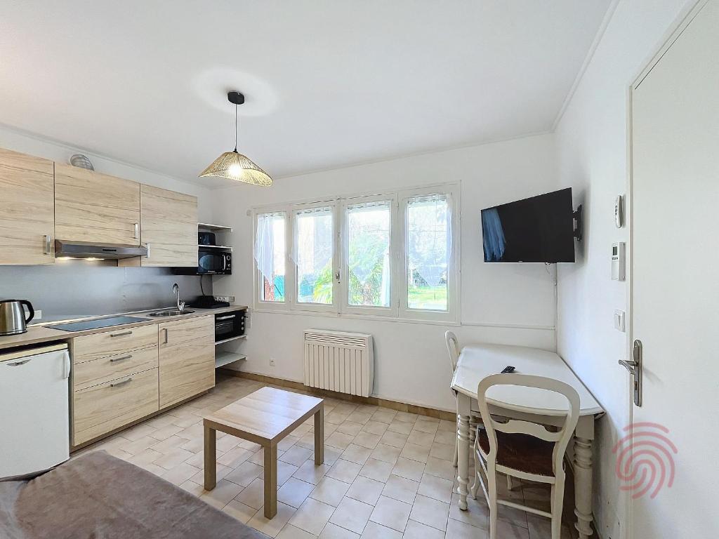 Charmant T2 avec terrasse Sud, parking, WiFi, animaux acceptés - proche thermes et centre Lamalou - FR-1-451-192 - 3