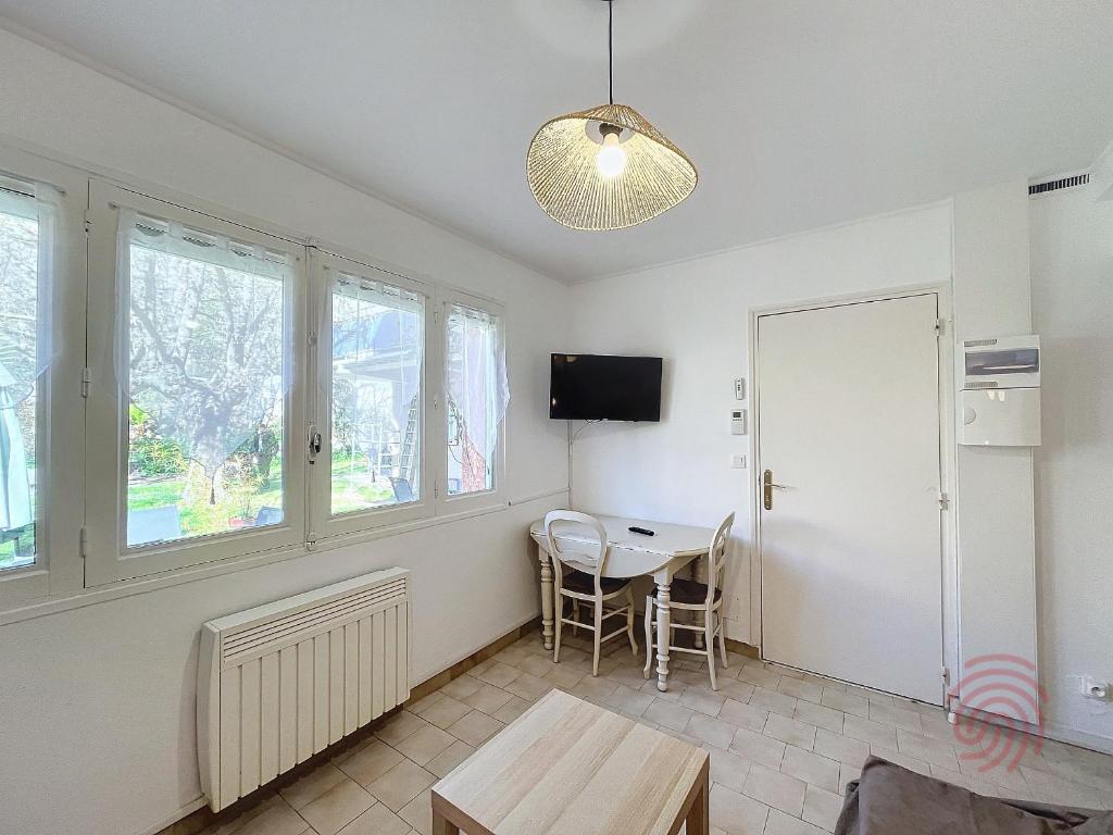 Charmant T2 avec terrasse Sud, parking, WiFi, animaux acceptés - proche thermes et centre Lamalou - FR-1-451-192 - 4