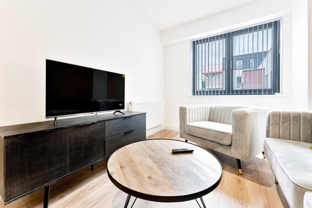 Modern and Bright 2 Bed Apartment in Solihull, Birmingham