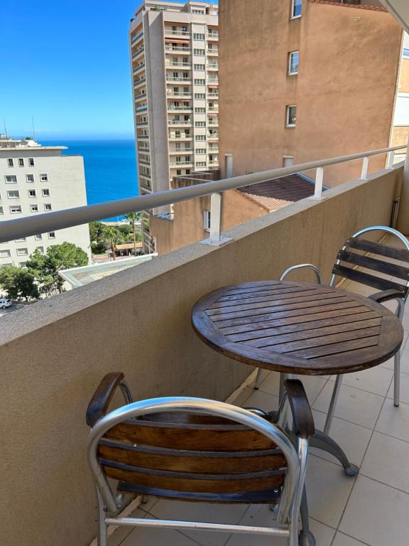 Sunnydaze Monaco beach apartment - 5