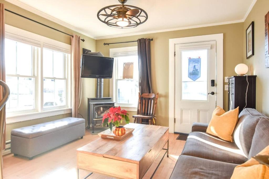 Gas Fireplace Front Patio & Parking Spot, Provincetown