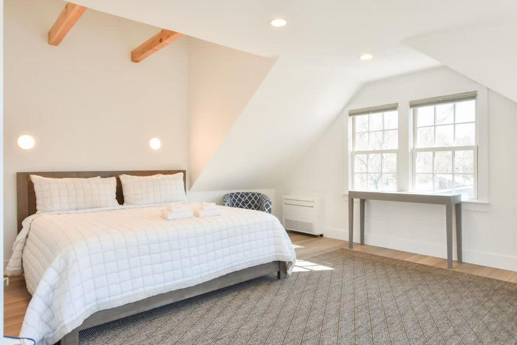 Condo w Beach Access & Water Views, Provincetown