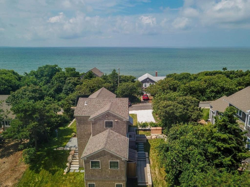 Gorgeous Architectural Home w Water Views, Eastham