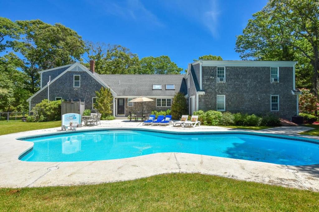 Private pool 3 mins to Skaket Beach, Orleans