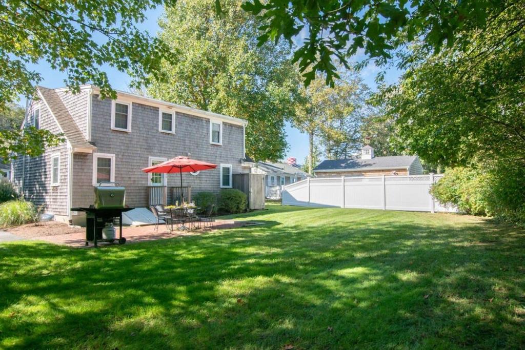 Quintessential Cape directly on the Cape Cod Rail Dog Friendly, Chatham