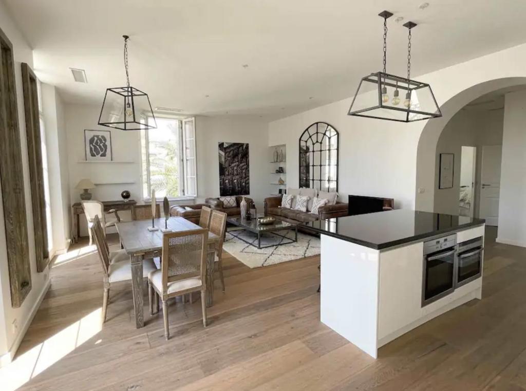 Beautifully renovated 3 bedroom apartment in the heart of Cannes - 4