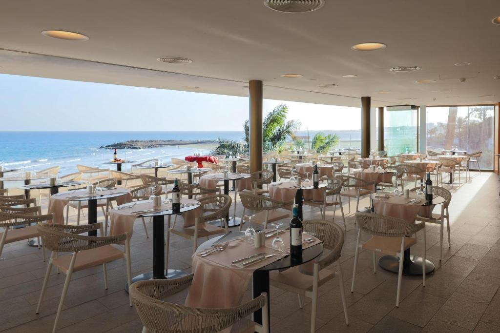 Don Gregory by Dunas - Adults Only — Restaurant & bars in San Agustin, Canary Islands