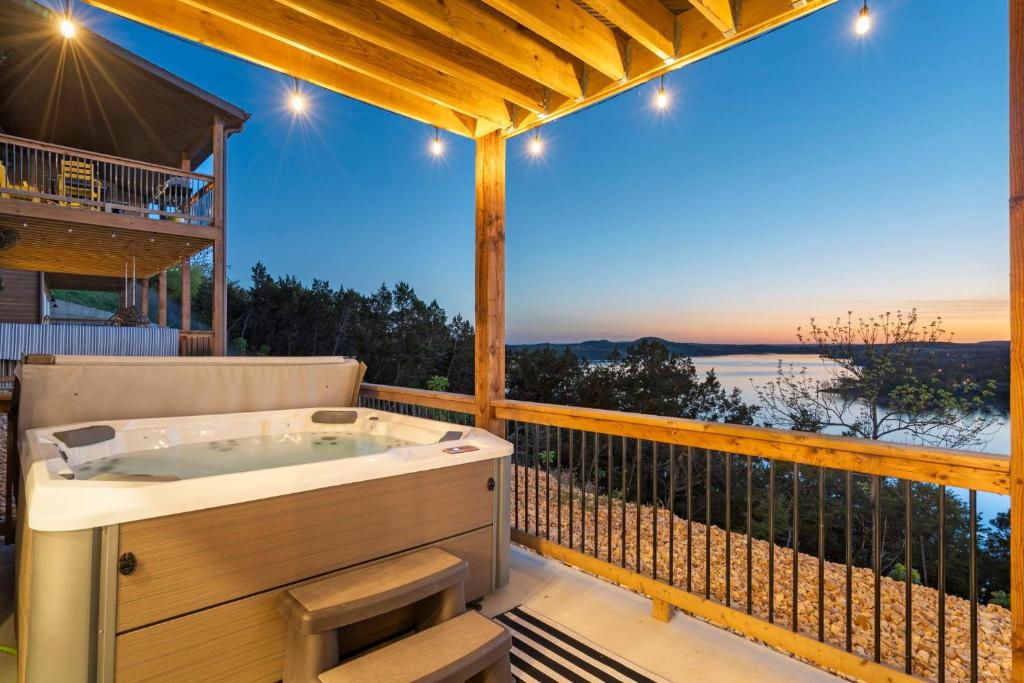 Sunset Salut, Kimberling City