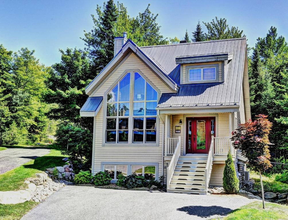 Chalet 9008 Chemin des Alpages by Chalets Alpins, Stoneham