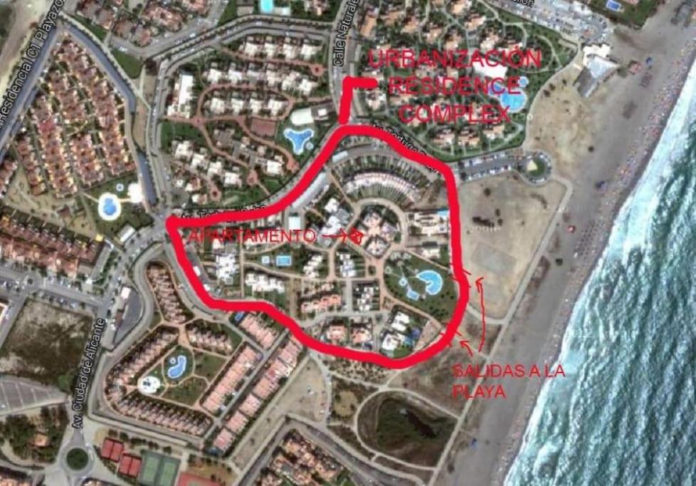 Chalet Adosado Residencial 1ª Línea de Playa 4 Piscinas 2 Jardines Parking - 2