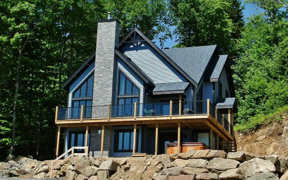 Chalet 19 Chemin Blanc by Les Chalets Alpins, Stoneham