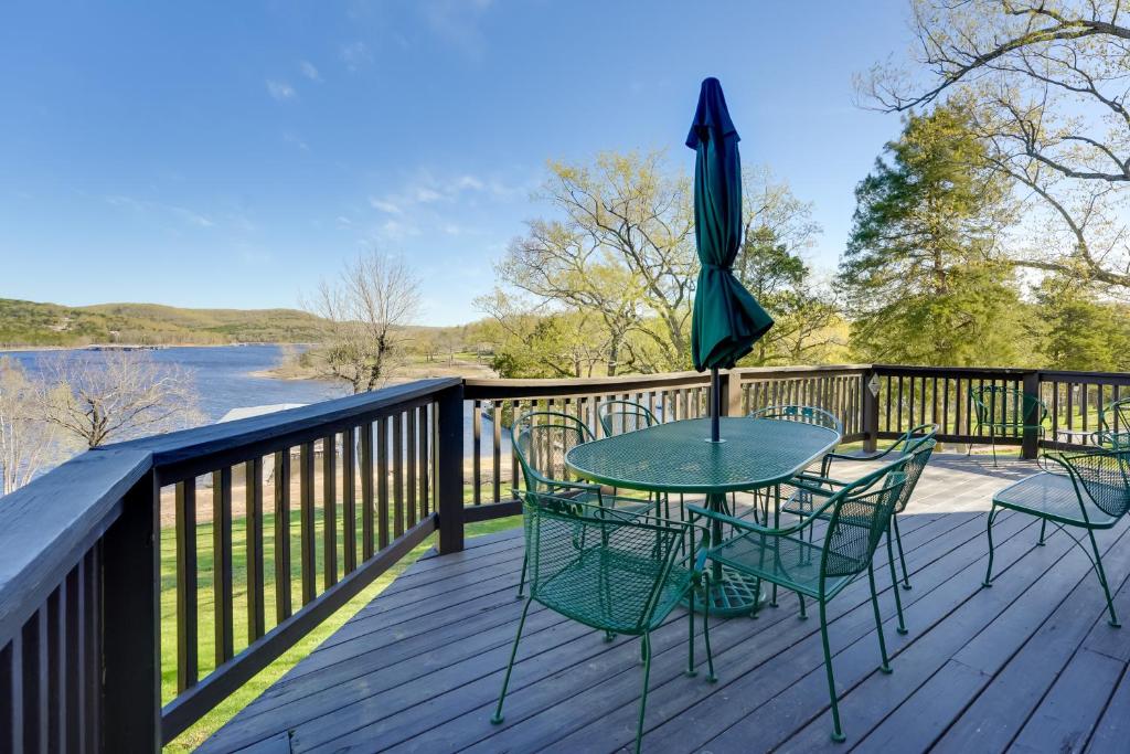 Relaxing Lakeview Retreat in Reeds Spring with Deck, Reeds Spring