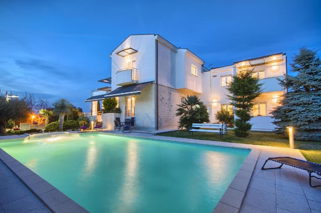 Ferienhaus mit Privatpool für 12 Personen ca 230 qm in Pjescana Uvala, Istrien Istrische Riviera, Pješčana Uvala