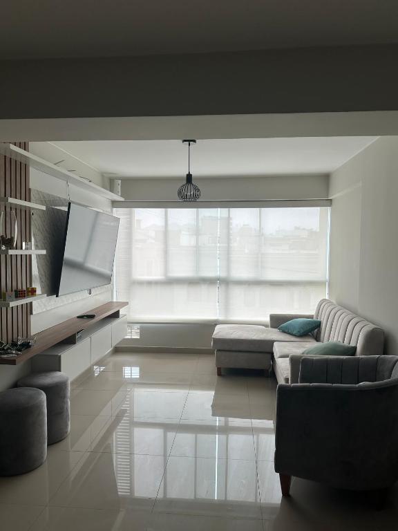 Apartamento 3 habitaciones, Santa Beatriz - Perú - 1