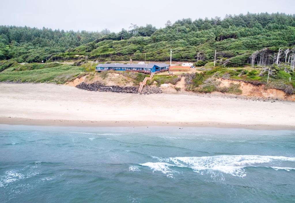 Moolack Shores Inn, Newport