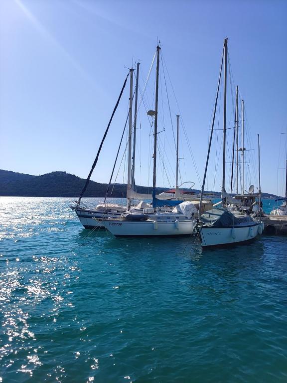 nautic world studio, Tisno