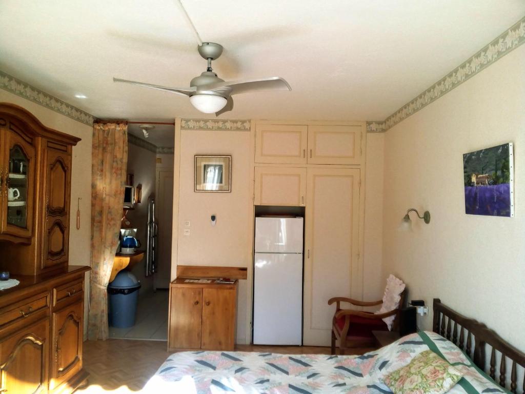 Studio Petite Provence vacances ou cure vue montagne - 2