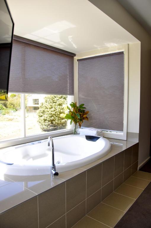 Daylesford Spa Villa One — Hotel in Daylesford and Macedon Ranges
