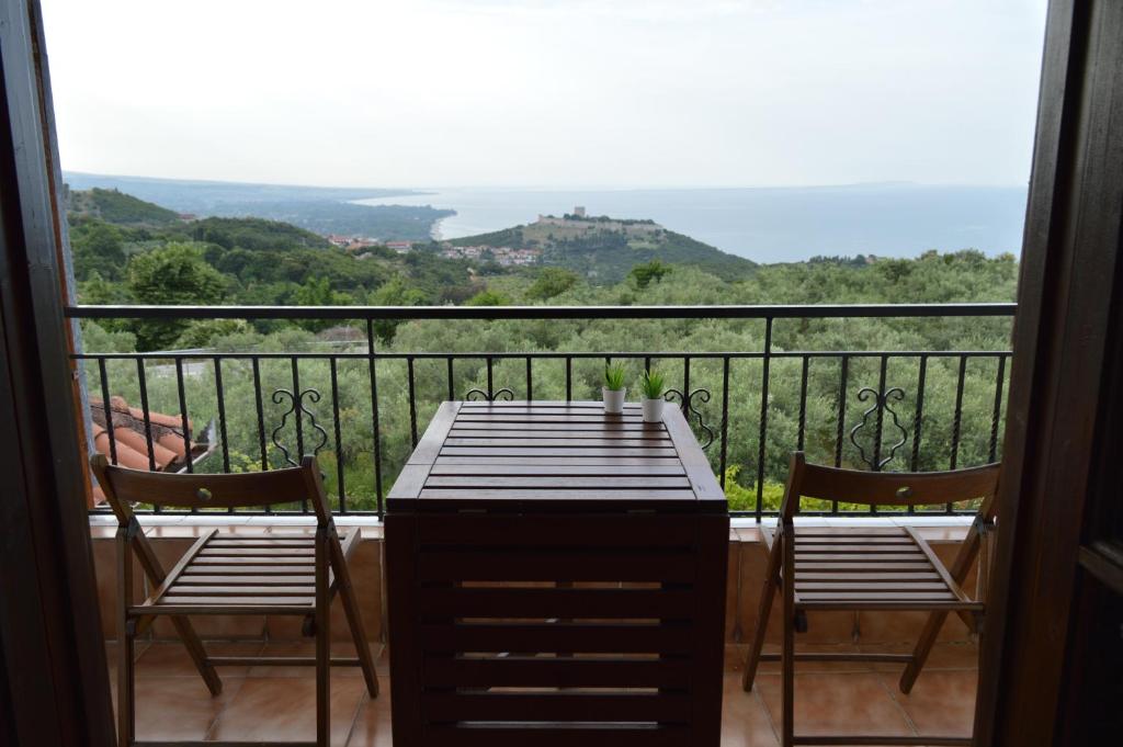 Attic with a view-Σοφίτα με θέα, Platamonas