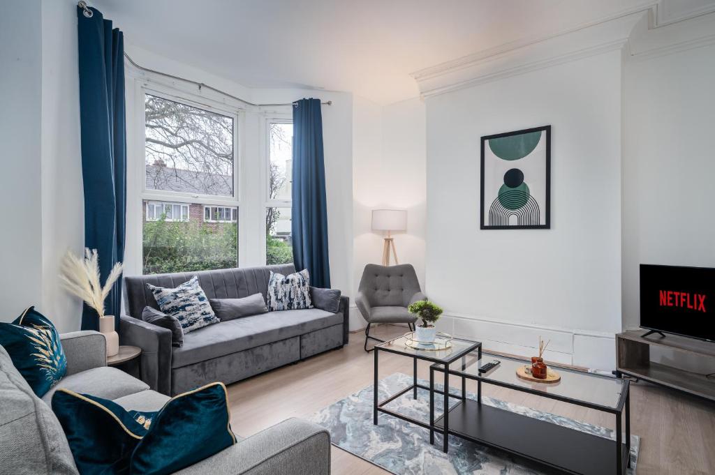 Anfield House - Liverpool Retreat 7 Bedroom Home, Liverpool