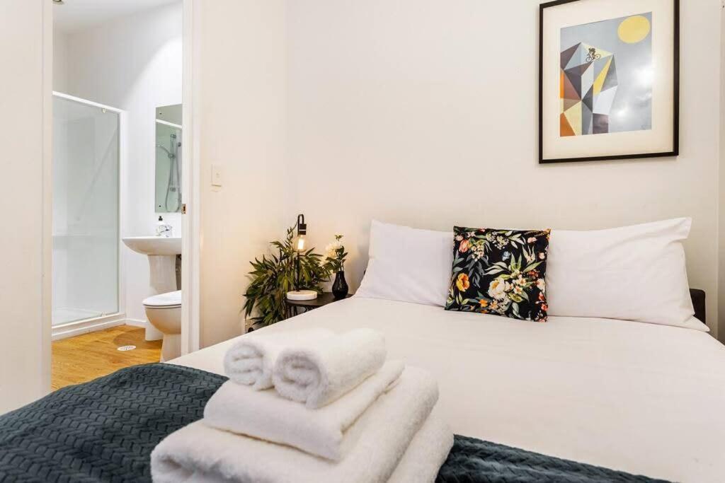 Cosy Queen St 1-BR apartment, Auckland