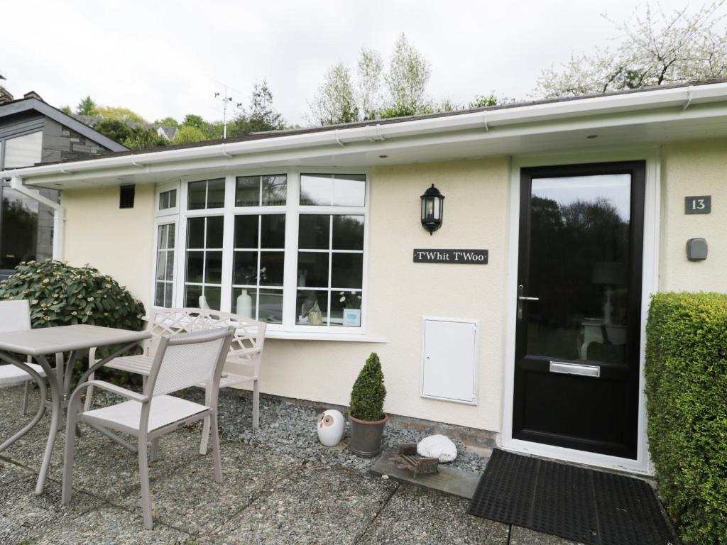 T'whit T'woo, Windermere