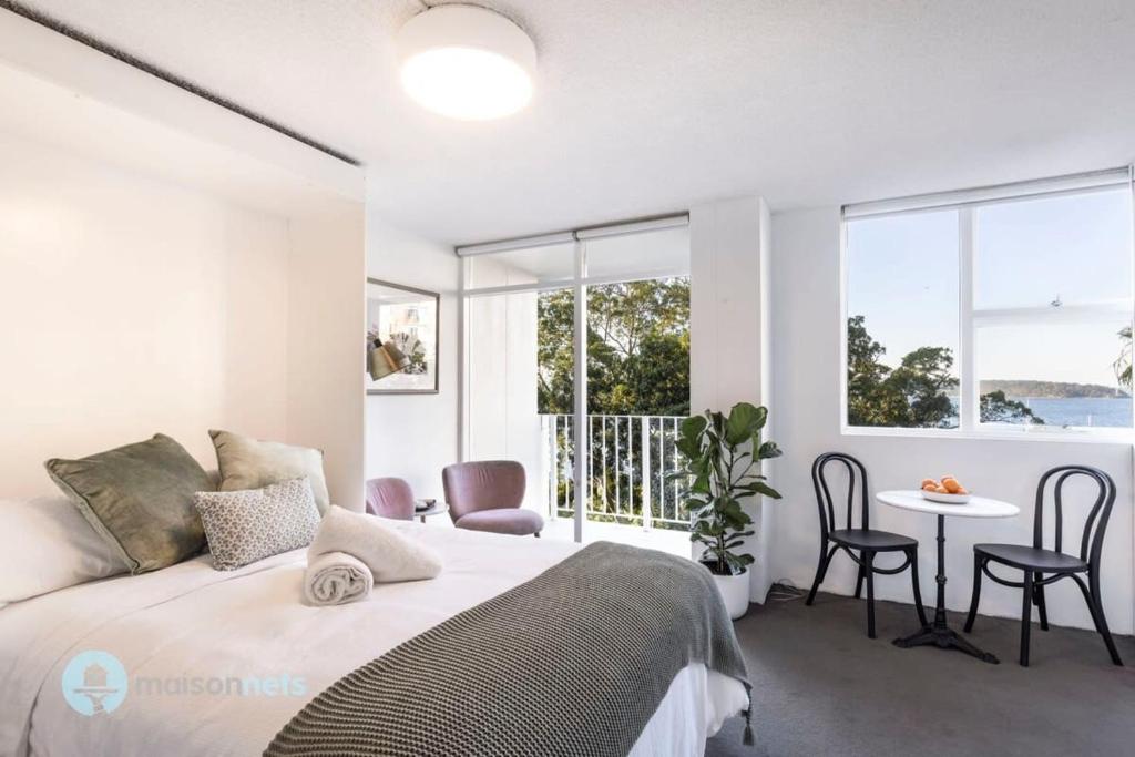 Studio Apt With Parking Balcony & Water Views, Sydney