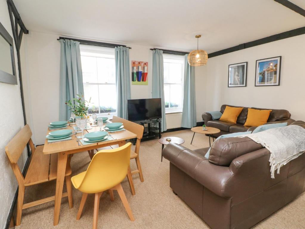 Harbour Cottage, Fore Street, Ilfracombe - photo 2