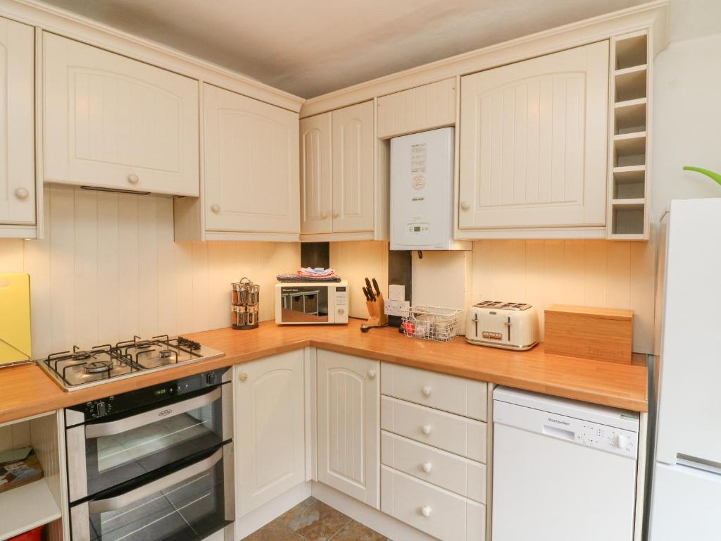 Harbour Cottage, Fore Street, Ilfracombe photo 6