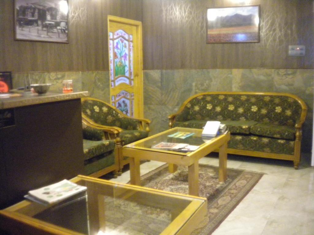 Blooming Dale Hotel photo