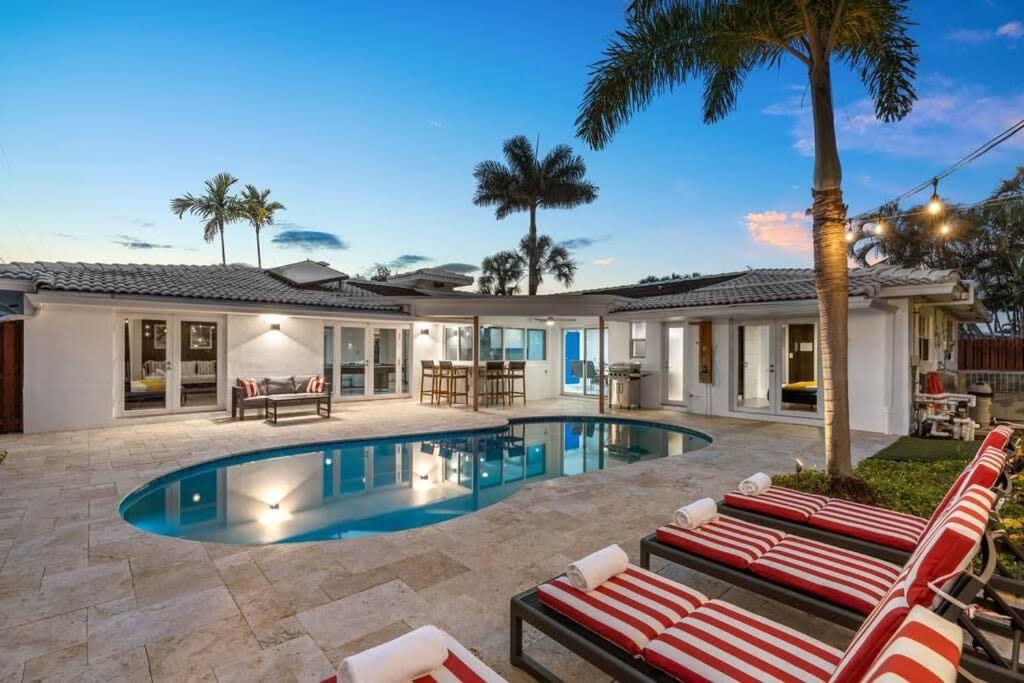 Luxury Kitchen Heated Pool Pool Table Bikes, Fort Lauderdale