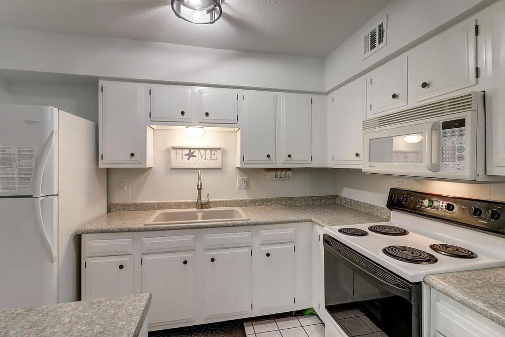 Beachcomber (Mustang Isle #17), Port Aransas