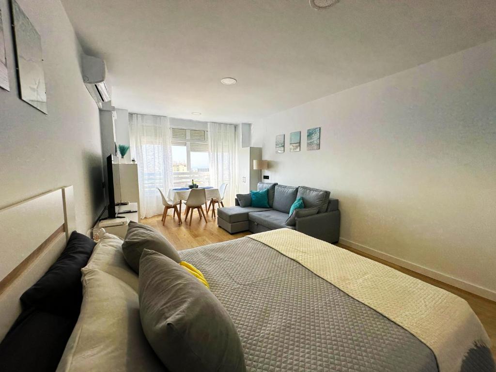 Top Floor Sea View Central Apartment with Seasonal Pool Walking Distance to the Beach by Namaste Elite - 4