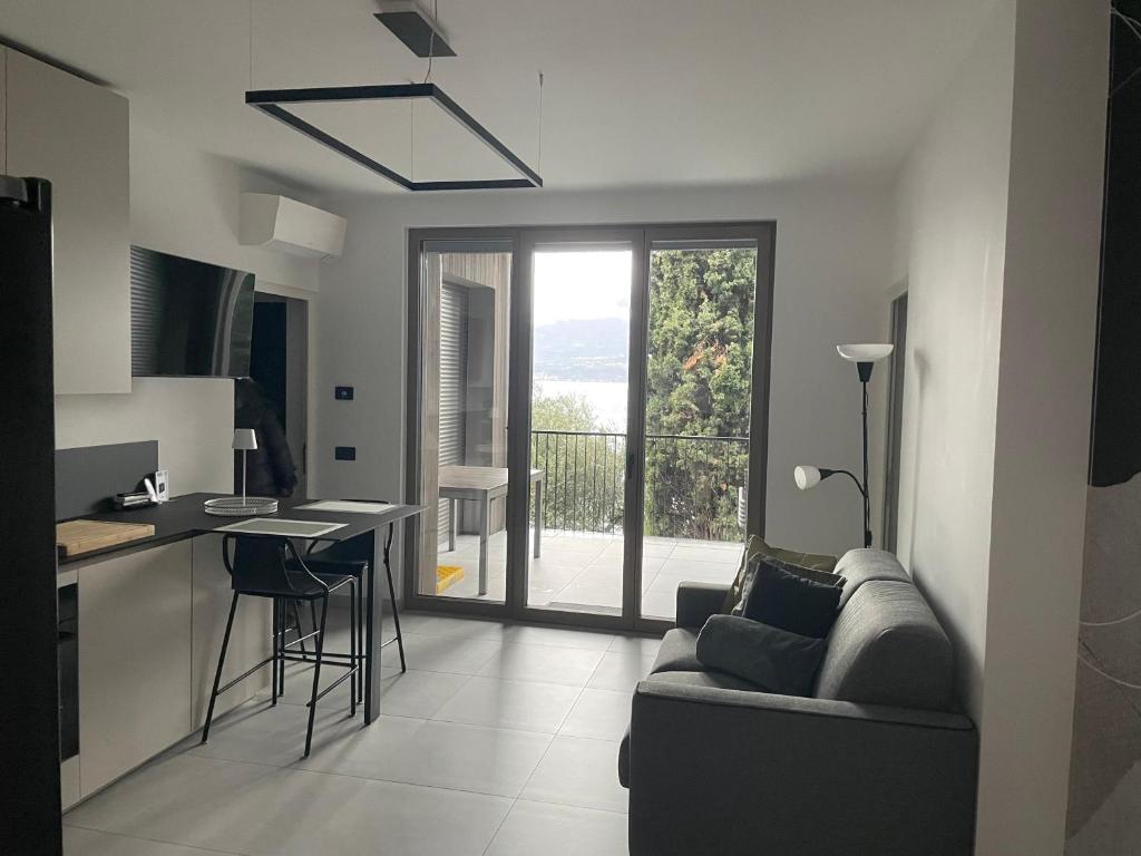 3 Zimmer Apartment am Gardasee mit traumhaften Seeblick und Pool in Torri del Benaco - 4