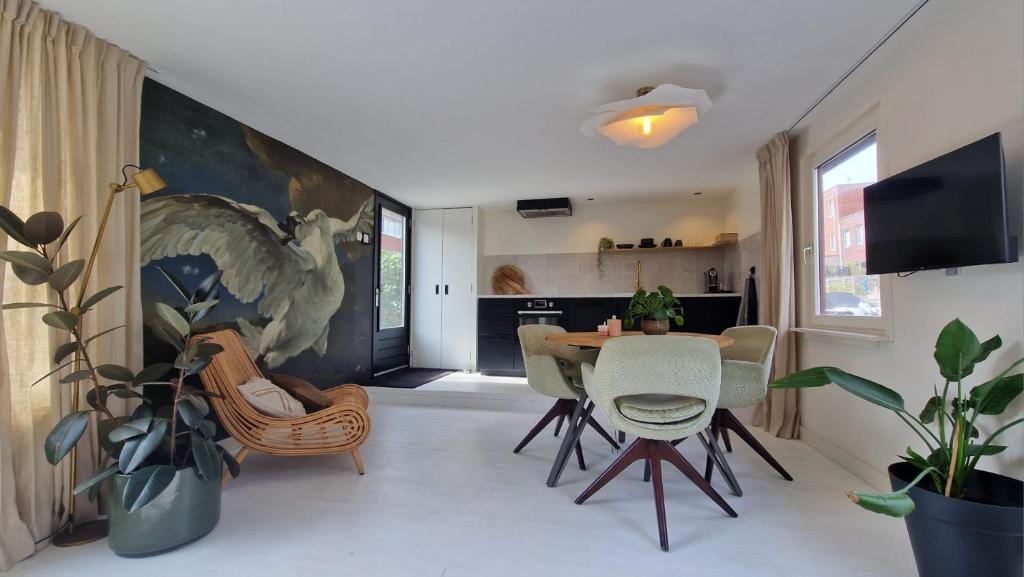 Woonboot Zus Zwaan, Alkmaar