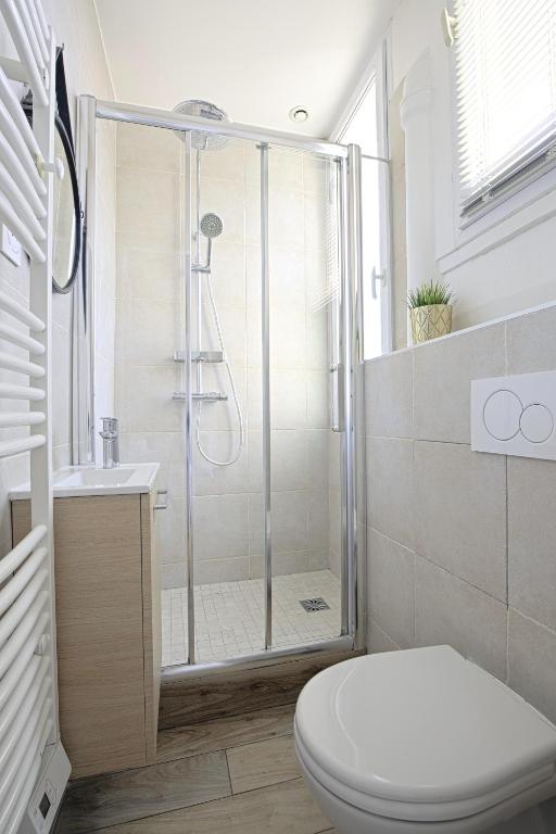 Top floor studio near Montmartre - 3