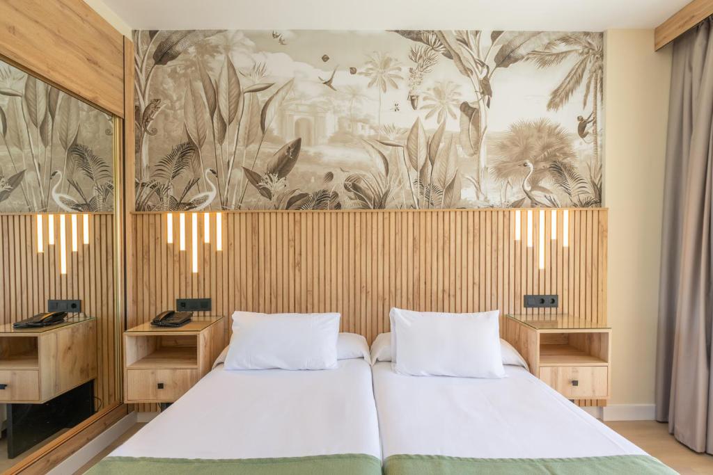 Hotel Parasol by Dorobe — Hotel rooms in Torremolinos, Andalusia